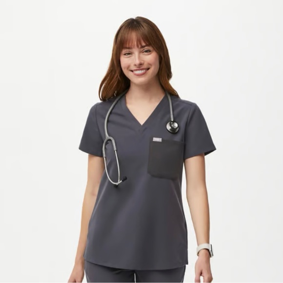 Figs women’s catarina one pocket scrub top (small) in charcoal - Picture 1 of 2